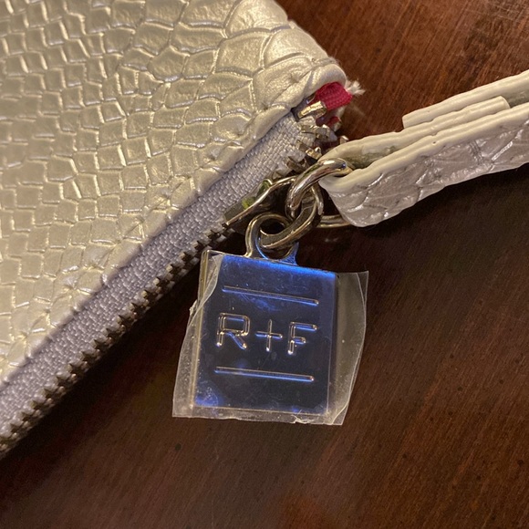 Rodan & Fields Silver Animal Skin Cosmetics Bag - Picture 2 of 4